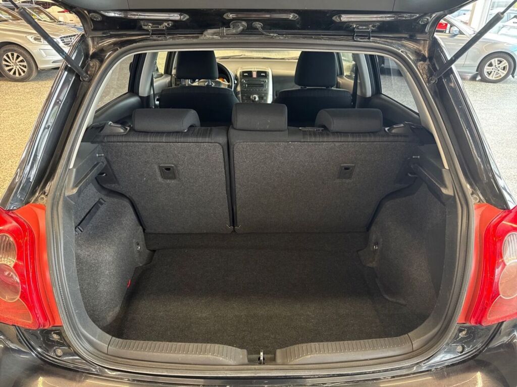 Toyota Auris 2007 Musta
