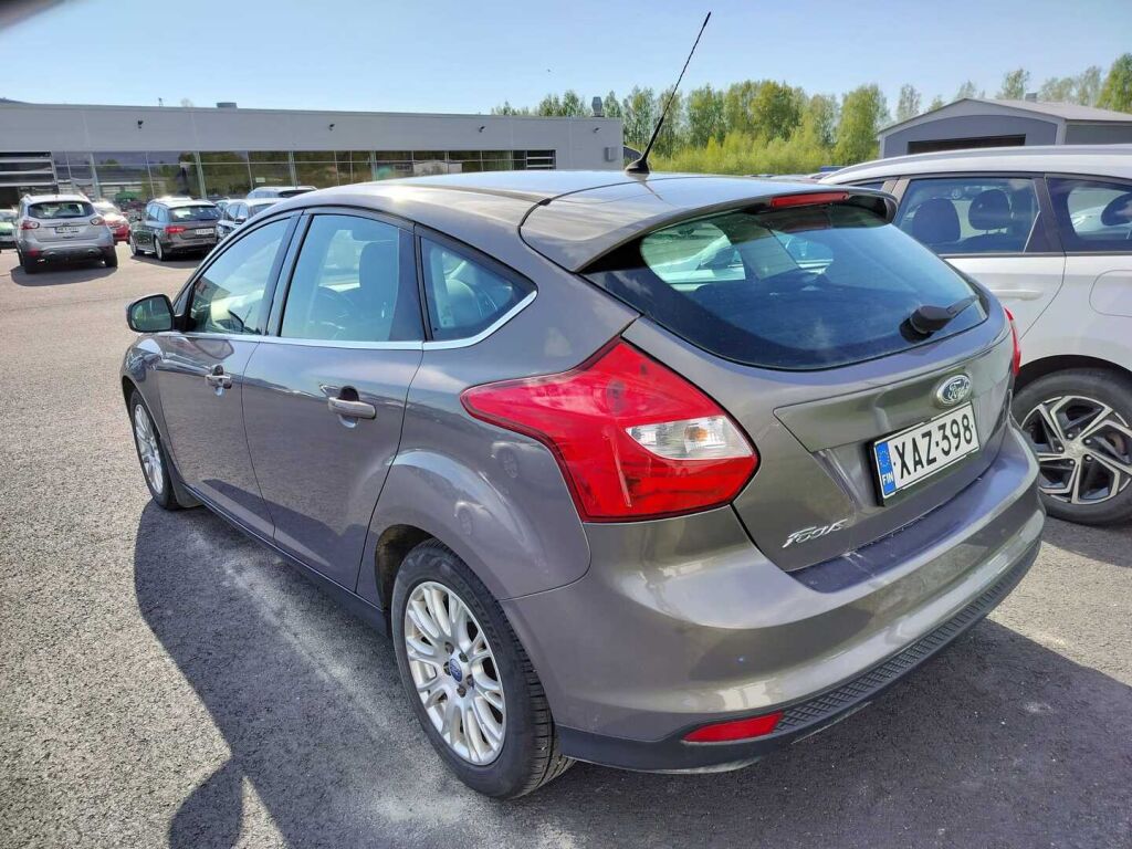 Ford Focus 2011 Ruskea (beige)