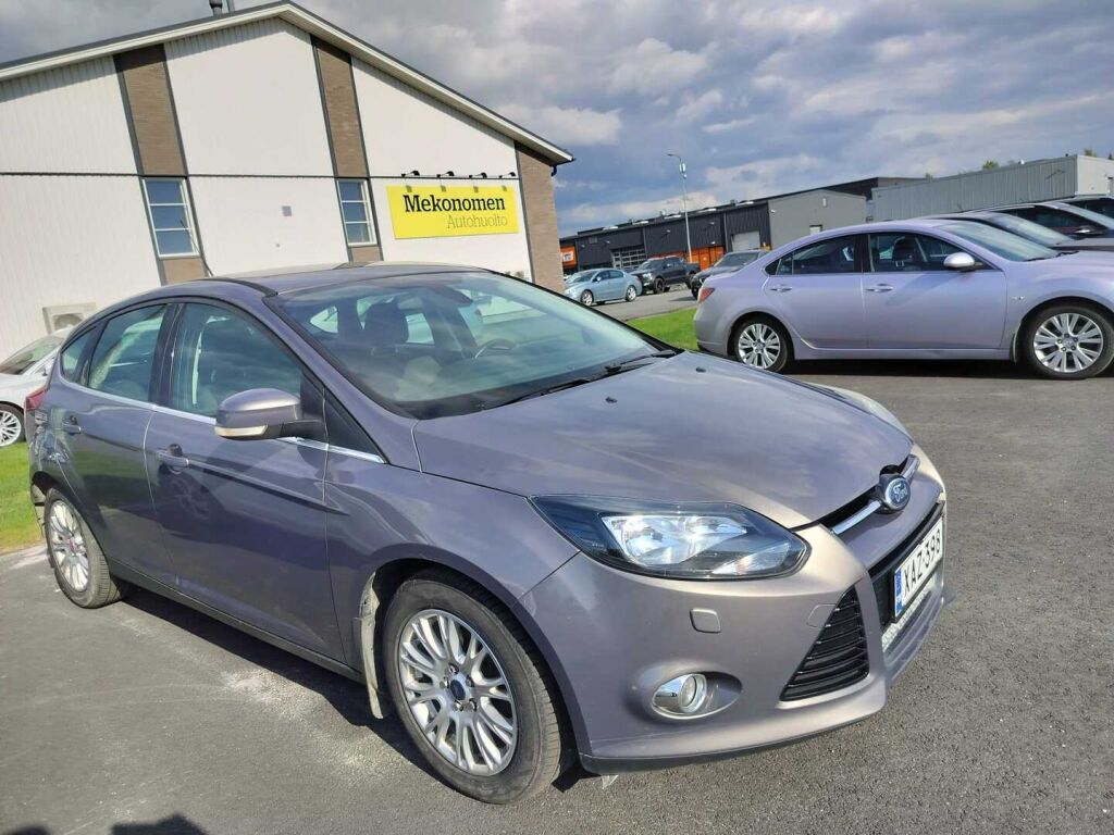 Ford Focus 2011 Ruskea (beige)