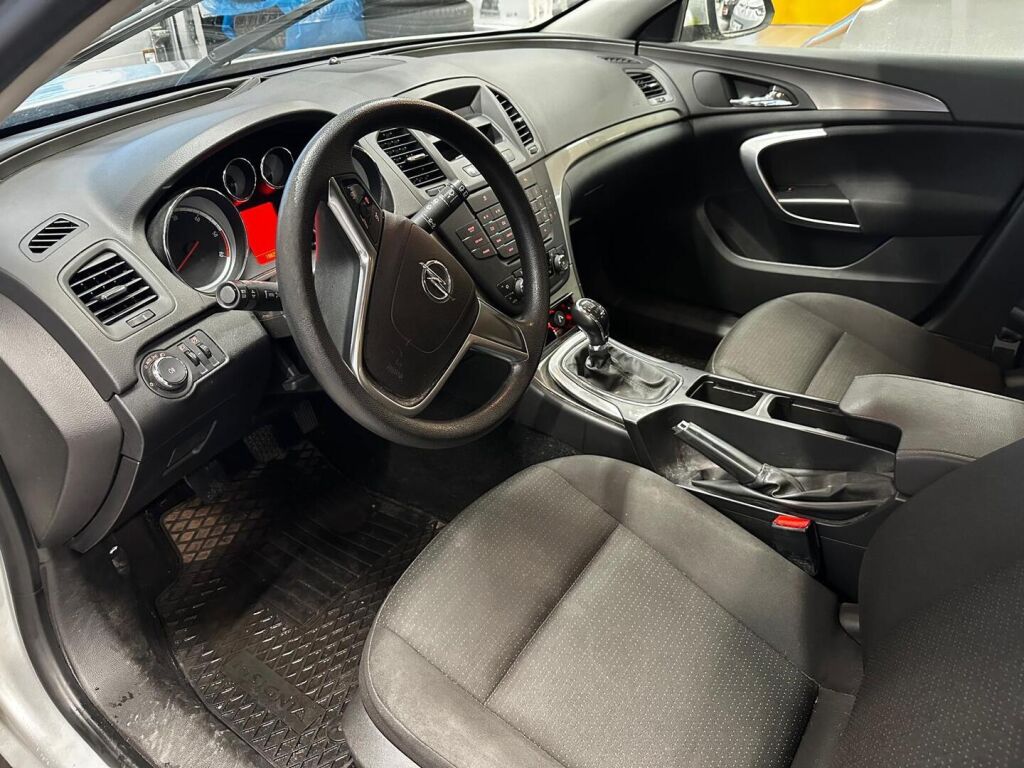 Opel Insignia 2013 Hopea