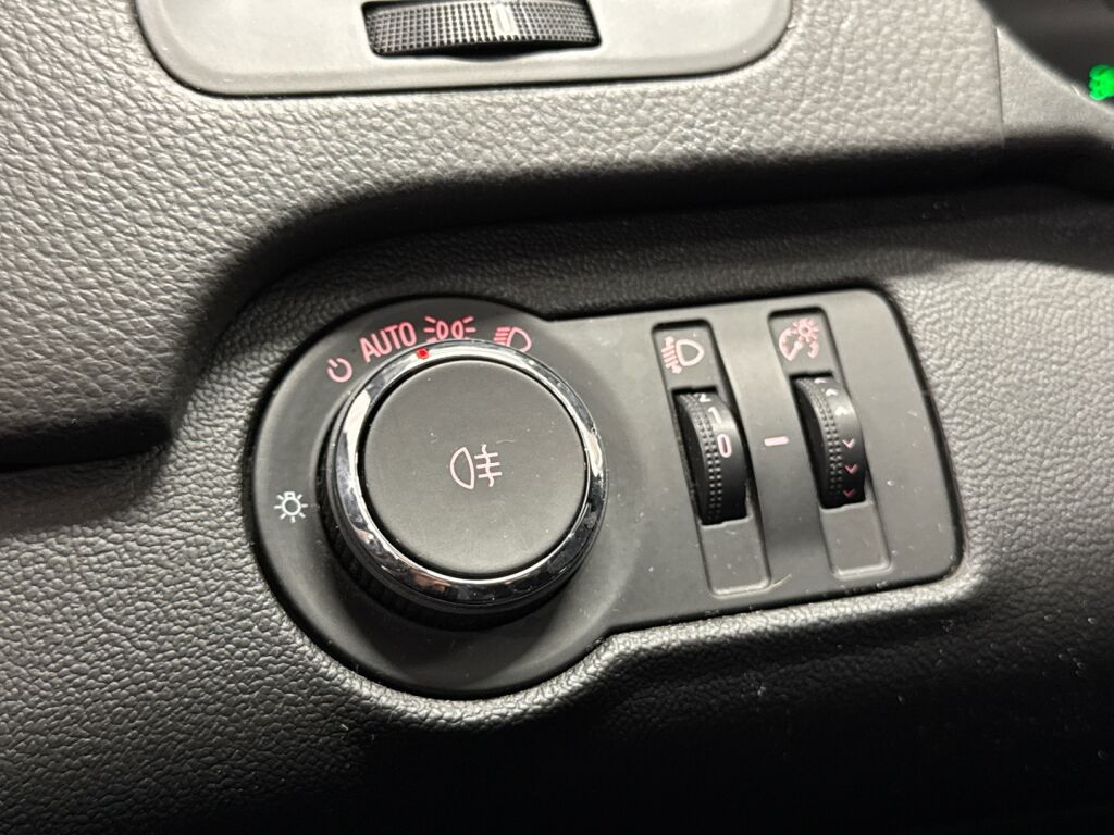 Opel Insignia 2013 Hopea