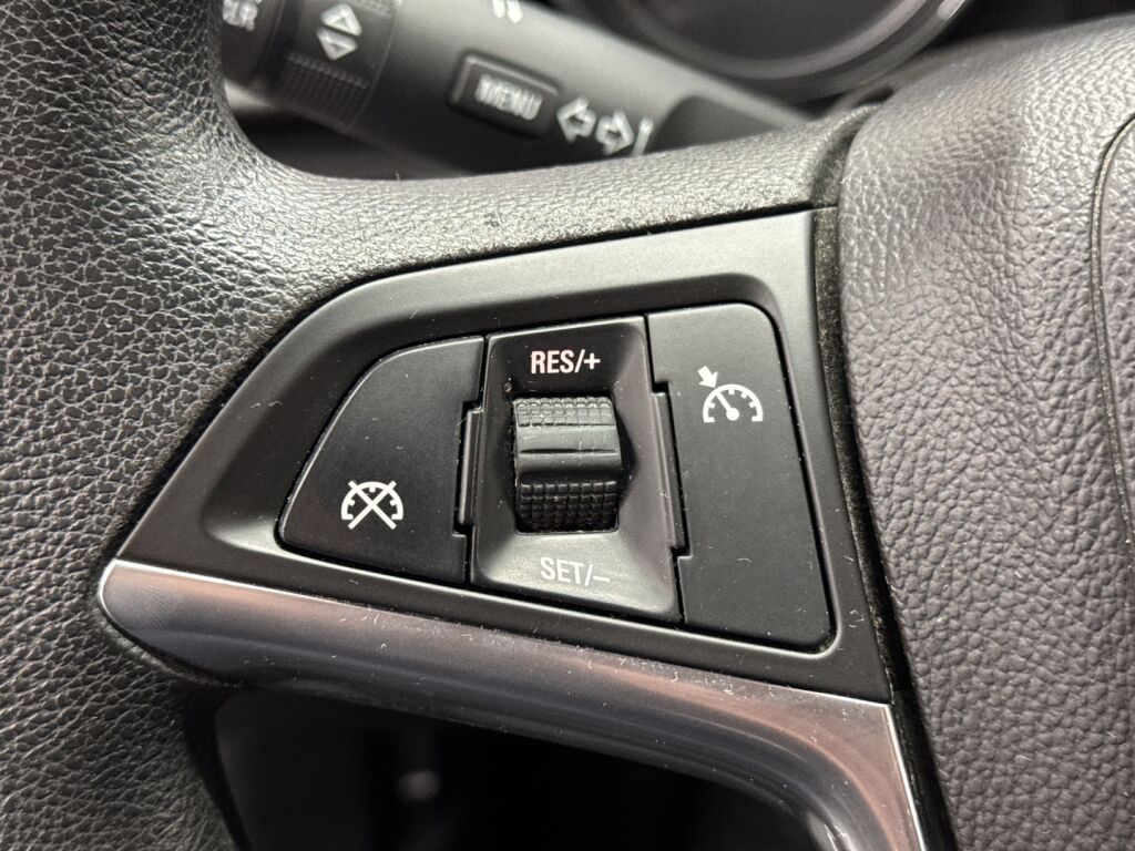 Opel Insignia 2013 Hopea