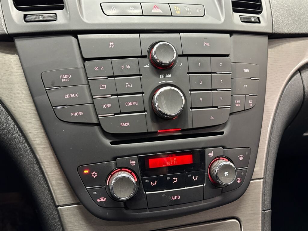 Opel Insignia 2013 Hopea