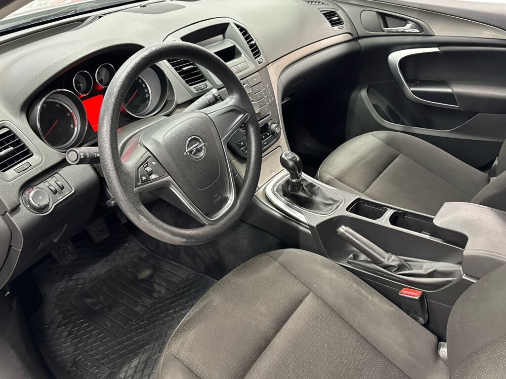 Opel Insignia 2013 Hopea