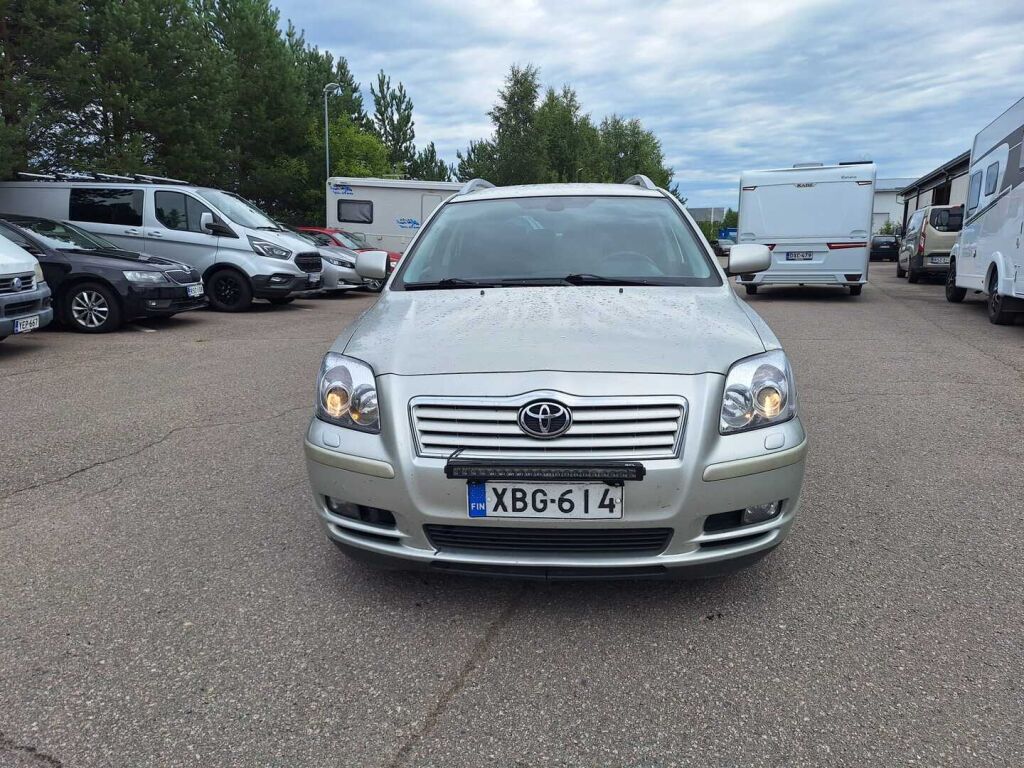 Toyota Avensis 2003 Hopea