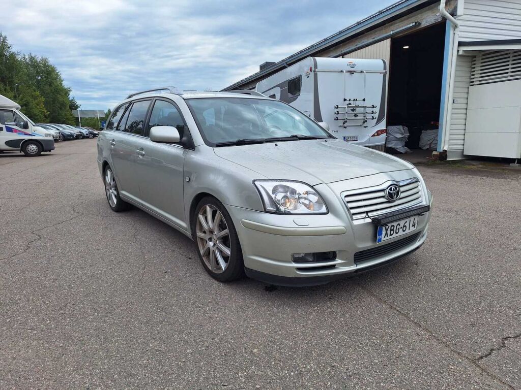 Toyota Avensis 2003 Hopea