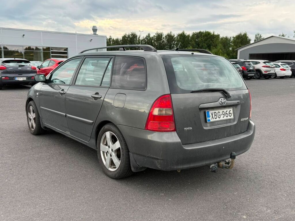 Toyota Corolla 2004 Harmaa