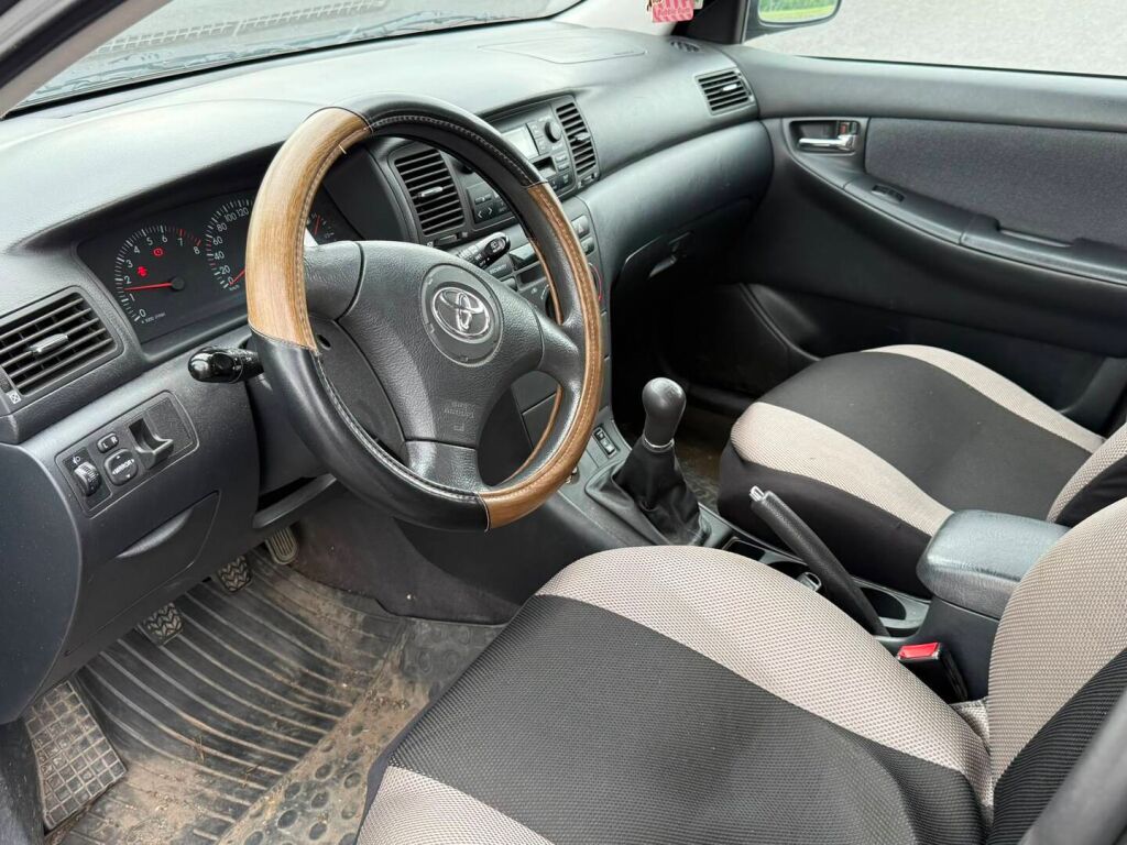 Toyota Corolla 2004 Harmaa