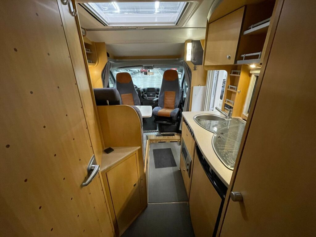 Dethleffs ADVANTAGE T 6611 2007 Valkoinen