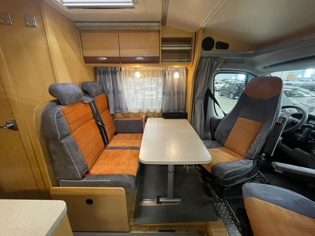 Dethleffs ADVANTAGE T 6611 2007 Valkoinen