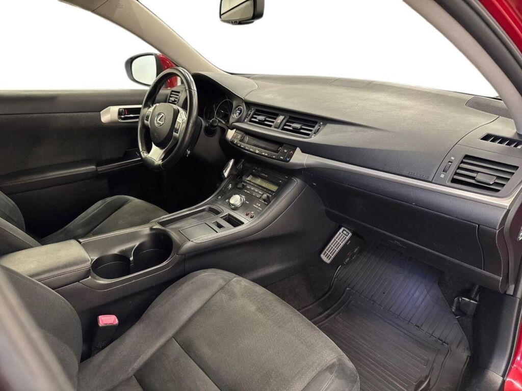 Lexus CT 2011 Punainen