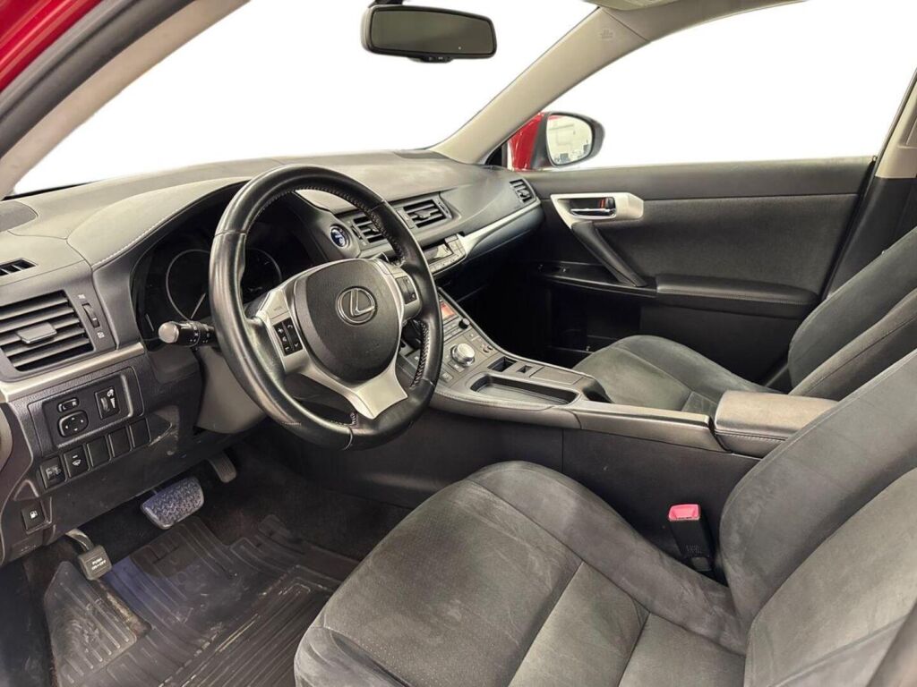 Lexus CT 2011 Punainen