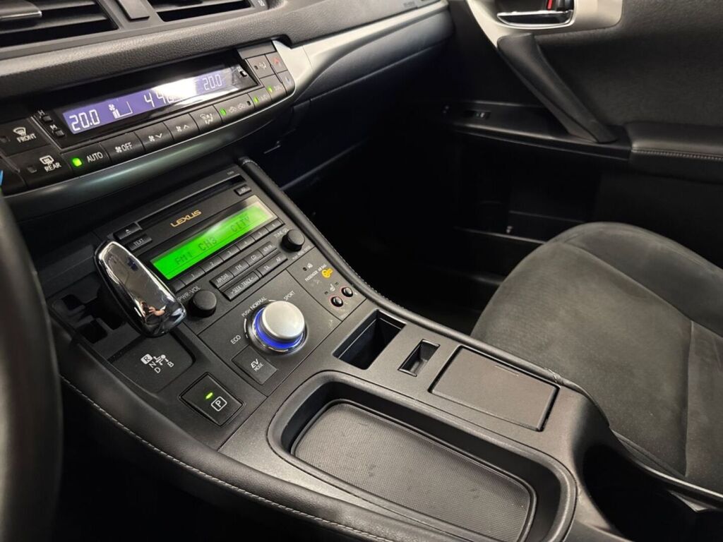 Lexus CT 2011 Punainen