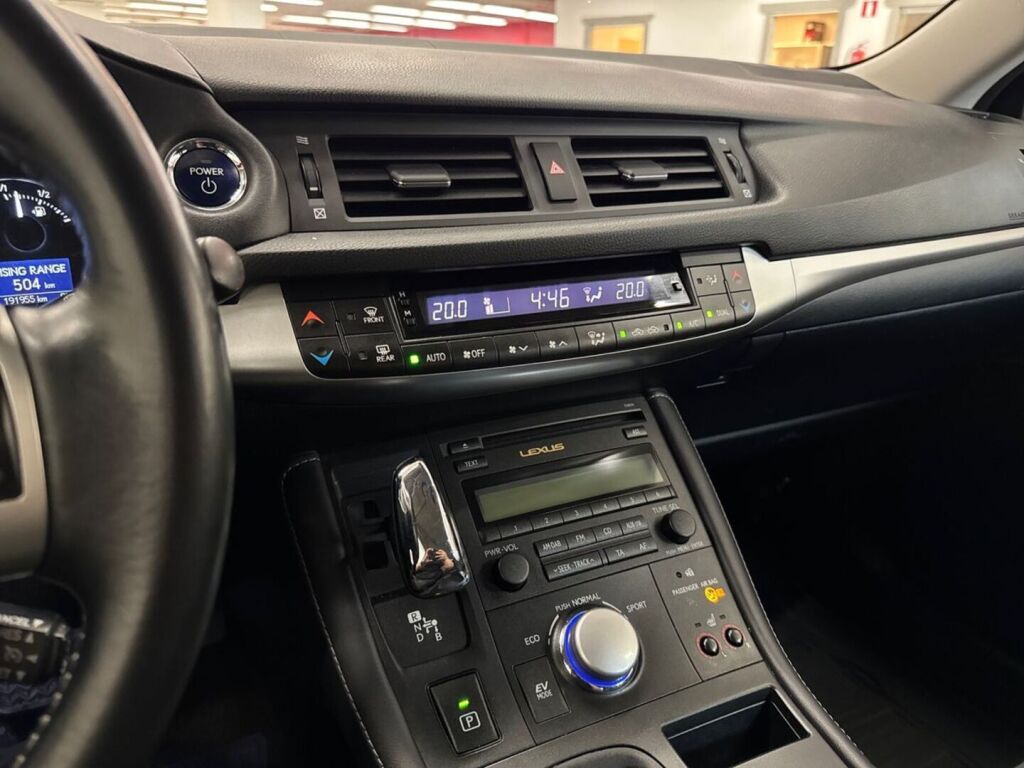 Lexus CT 2011 Punainen