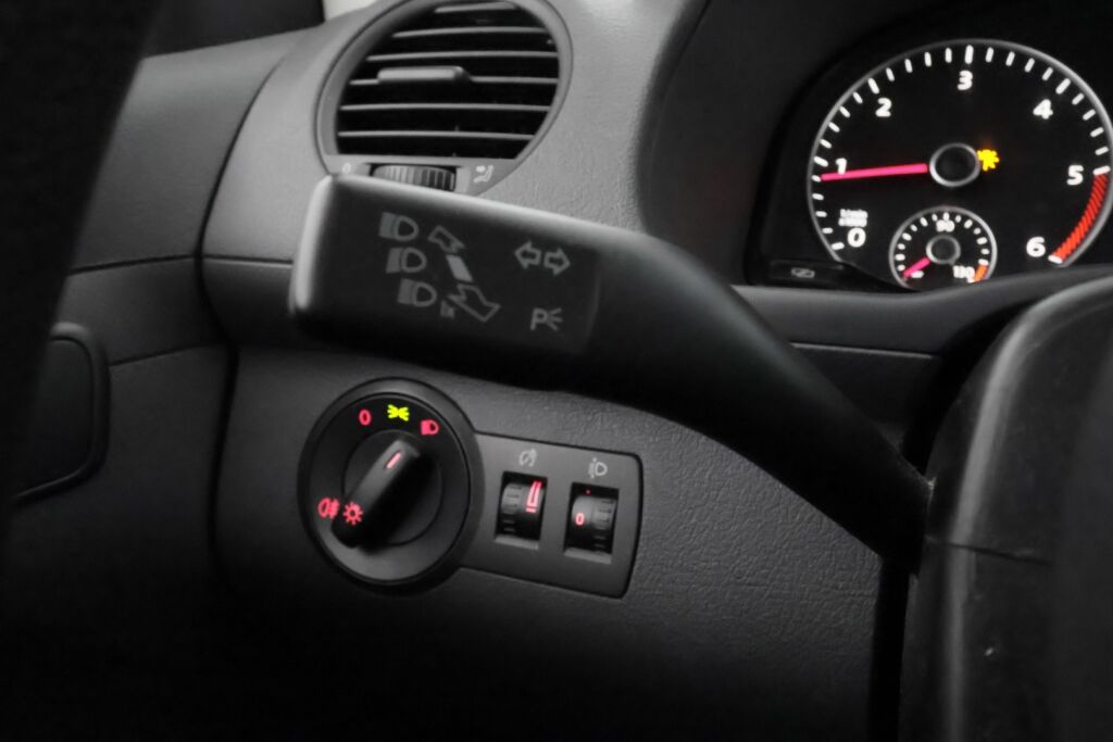 Volkswagen Caddy 2011 Valkoinen