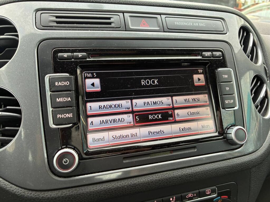Volkswagen Tiguan 2011 Ruskea (beige)