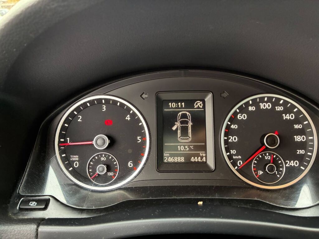 Volkswagen Tiguan 2011 Ruskea (beige)