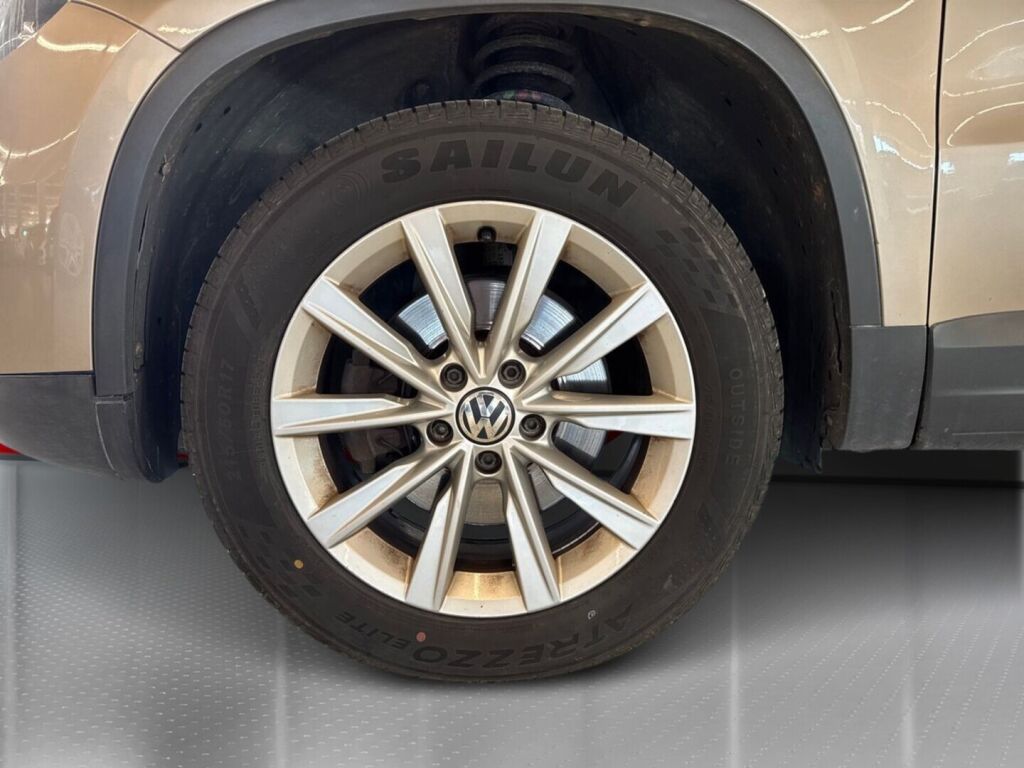 Volkswagen Tiguan 2011 Ruskea (beige)