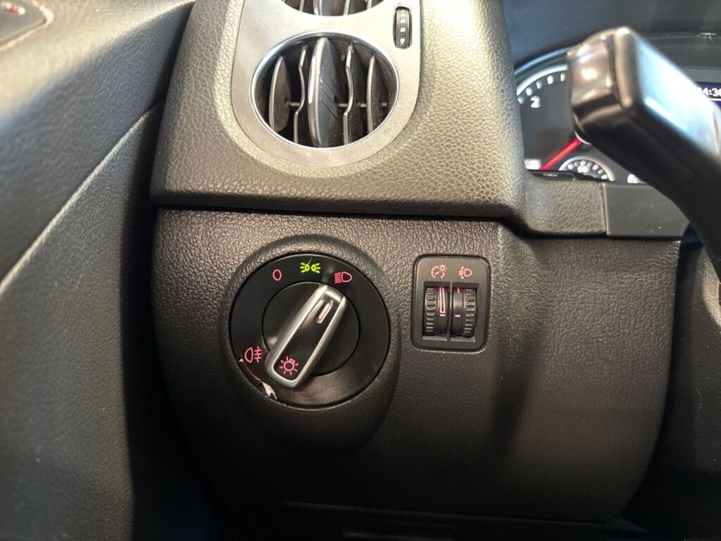 Volkswagen Tiguan 2011 Ruskea (beige)