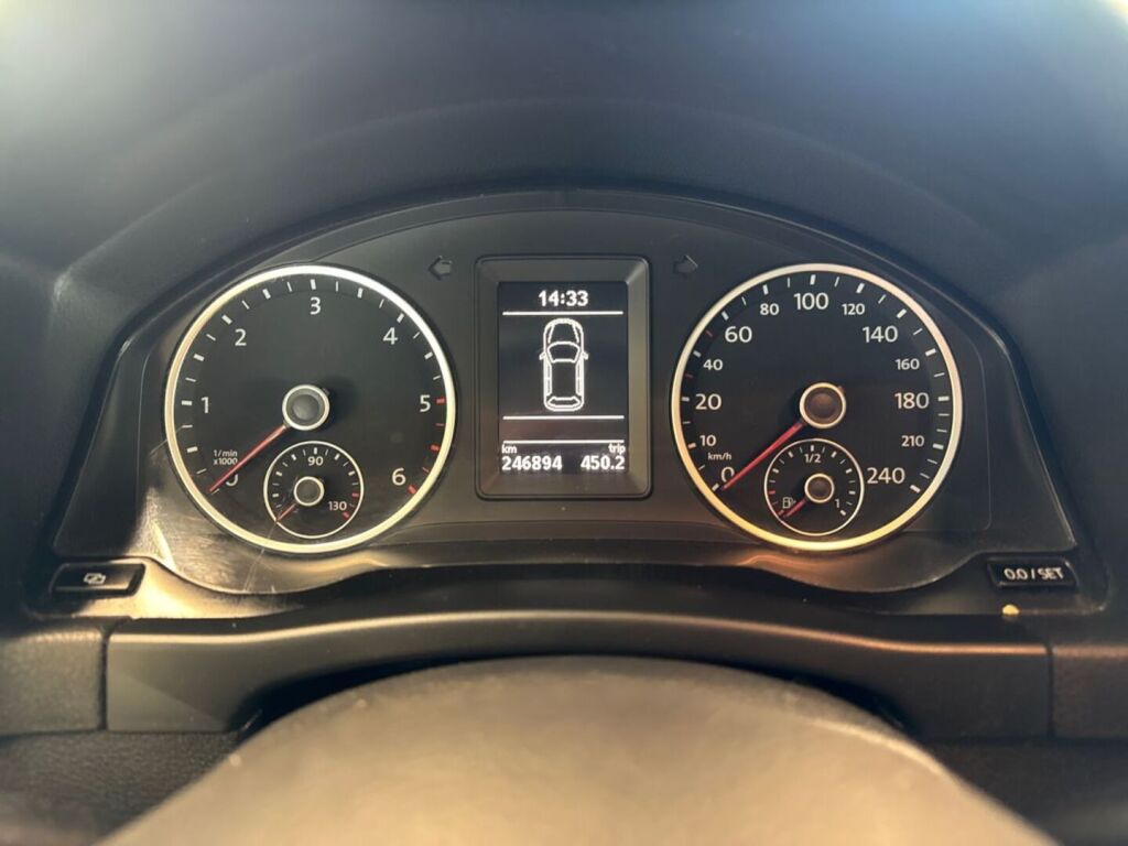 Volkswagen Tiguan 2011 Ruskea (beige)