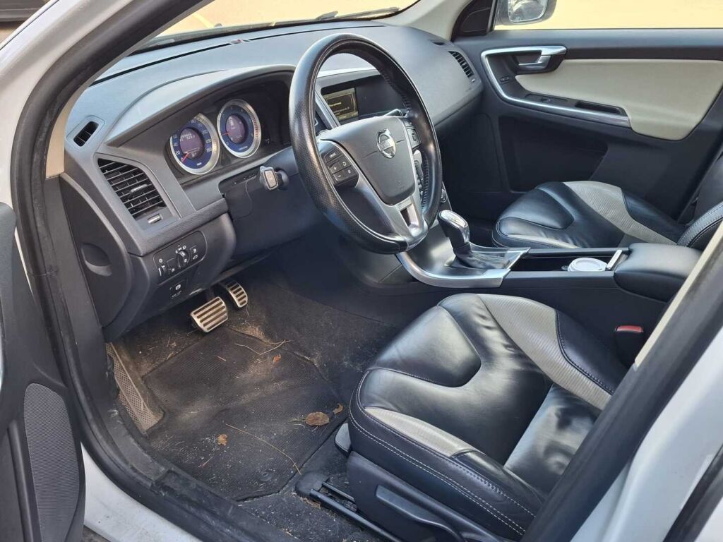 Volvo XC60 2012 Valkoinen