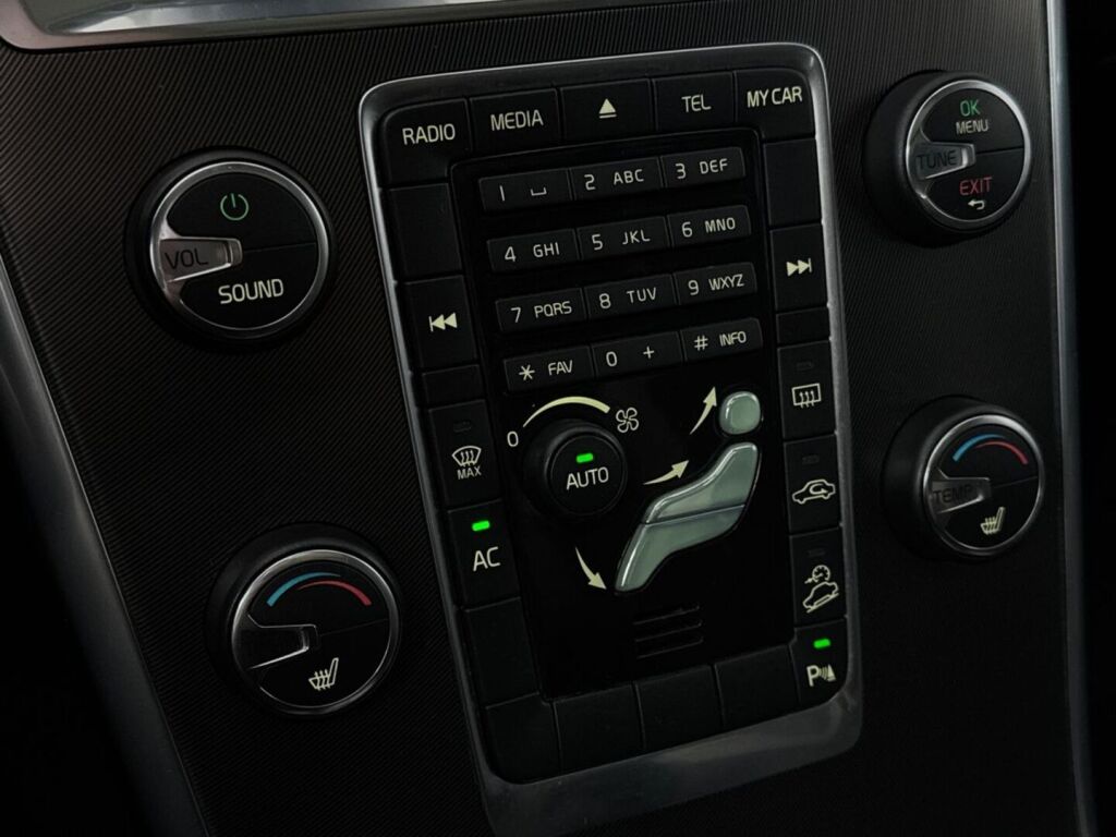 Volvo XC60 2012 Valkoinen