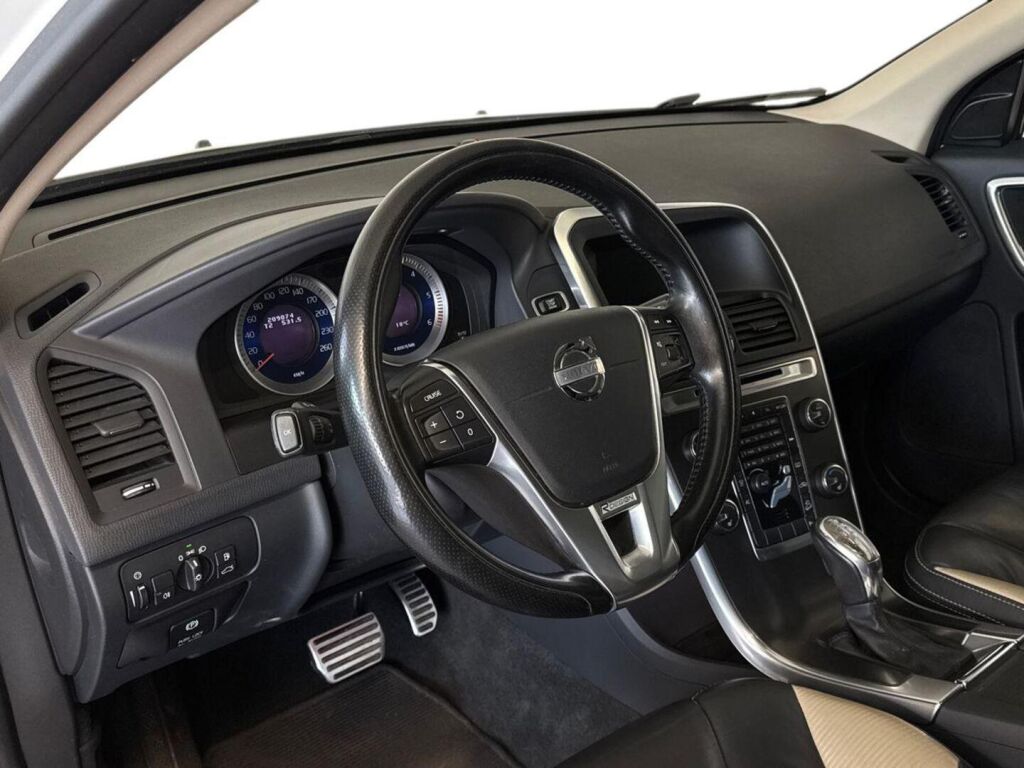 Volvo XC60 2012 Valkoinen