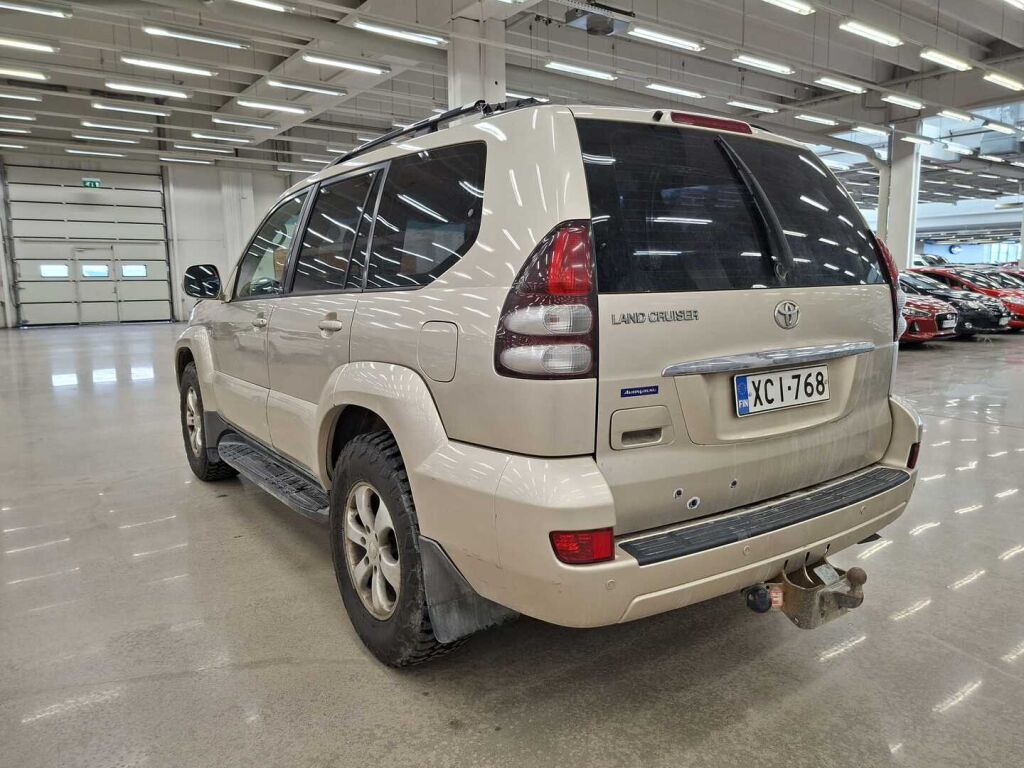 Toyota Land Cruiser 2006 Ruskea (beige)