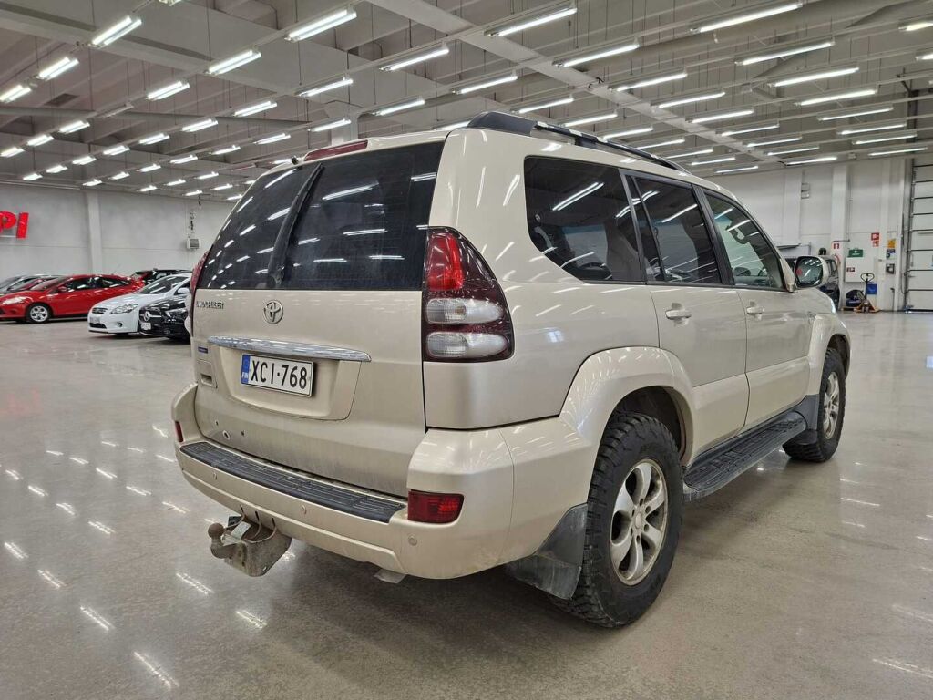 Toyota Land Cruiser 2006 Ruskea (beige)