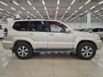 Toyota Land Cruiser 2006 Ruskea (beige)