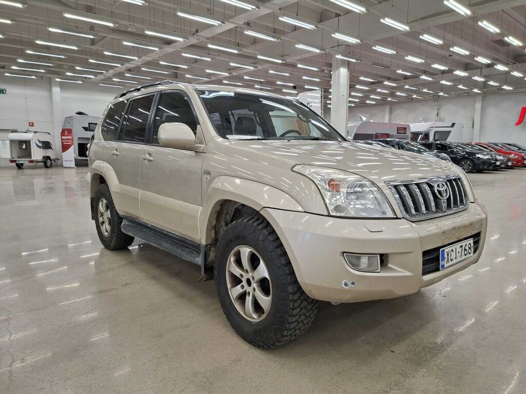 Toyota Land Cruiser 2006 Ruskea (beige)