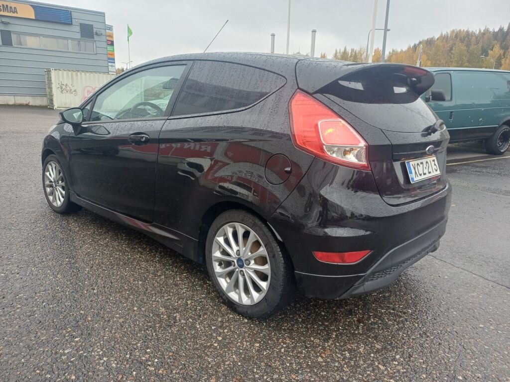 Ford Fiesta Van 2013 Musta