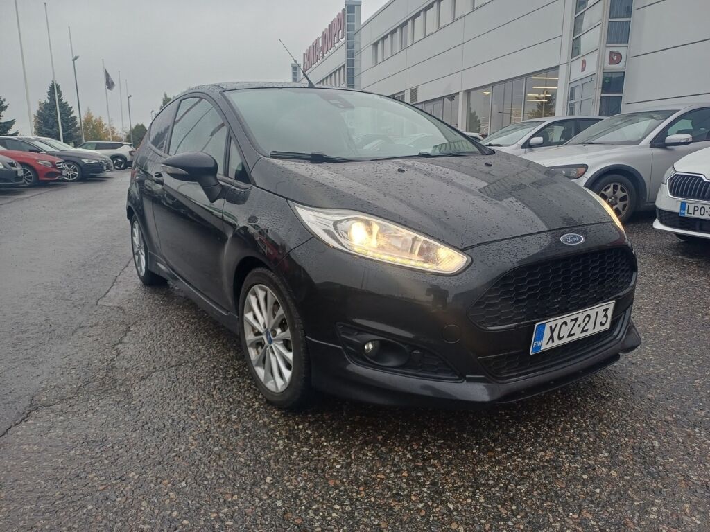 Ford Fiesta Van 2013 Musta