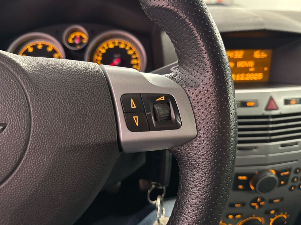 Opel Astra 2006 Hopea