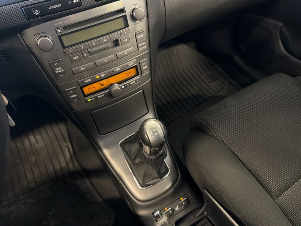 Toyota Avensis 2006 Harmaa