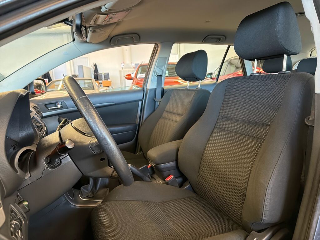 Toyota Avensis 2006 Harmaa