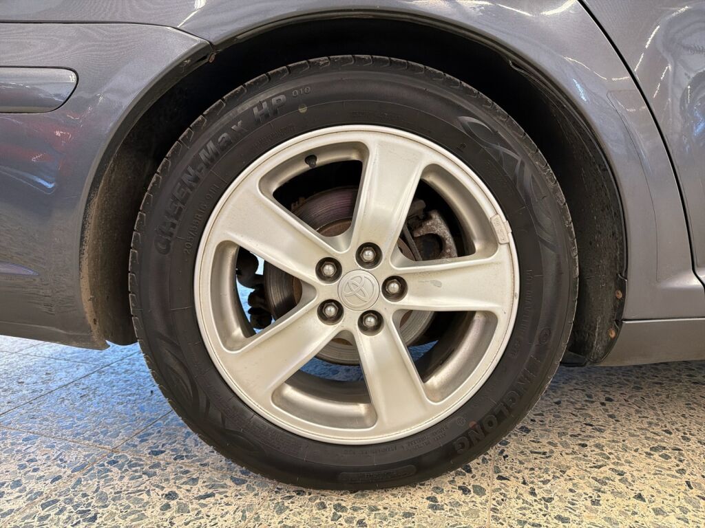 Toyota Avensis 2006 Harmaa