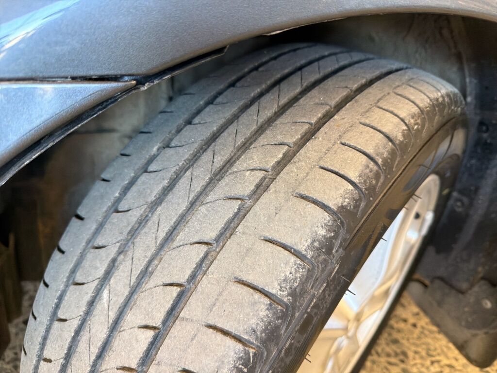 Toyota Avensis 2006 Harmaa