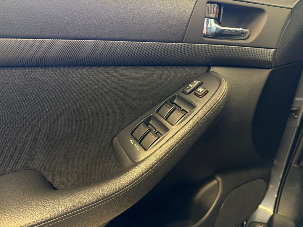 Toyota Avensis 2006 Harmaa