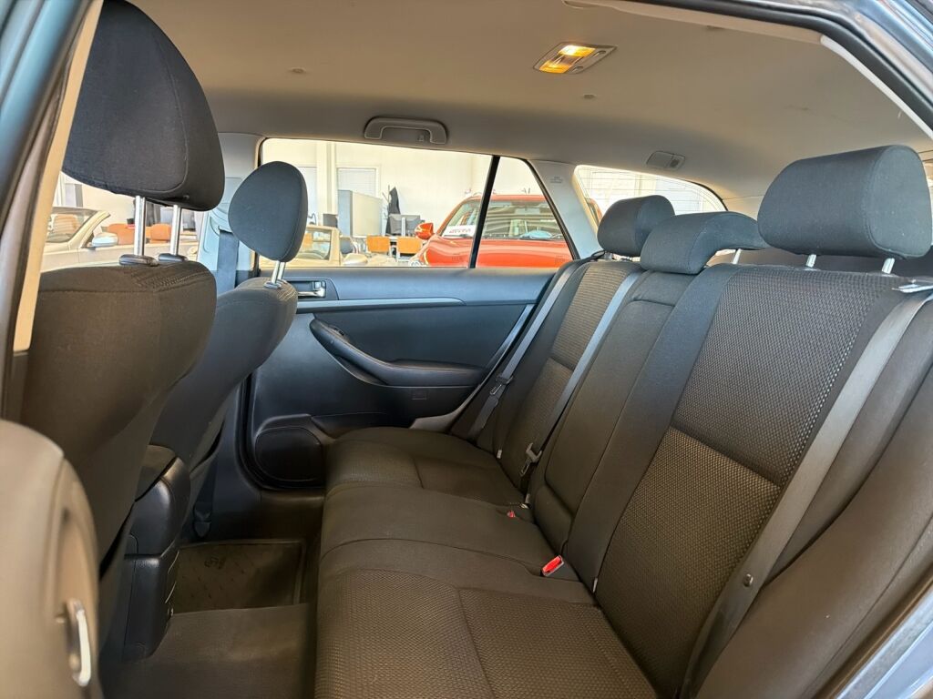 Toyota Avensis 2006 Harmaa