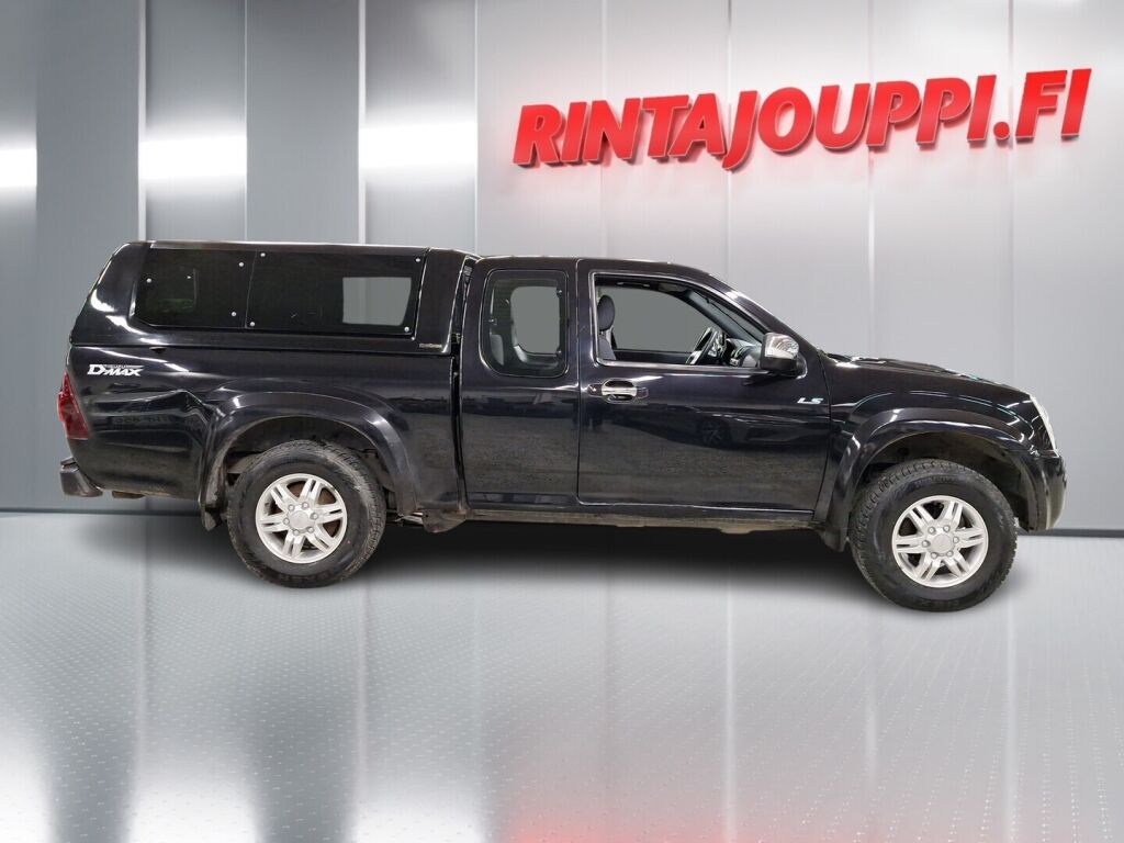 Isuzu D-Max 2012 Musta