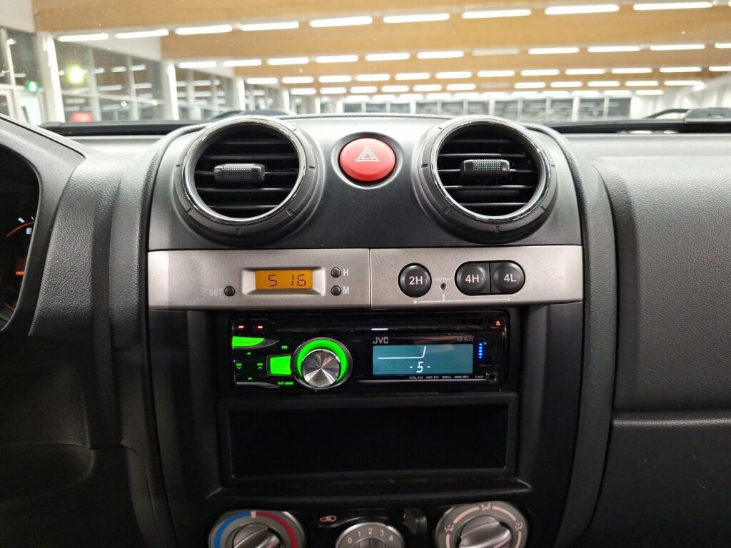 Isuzu D-Max 2012 Musta