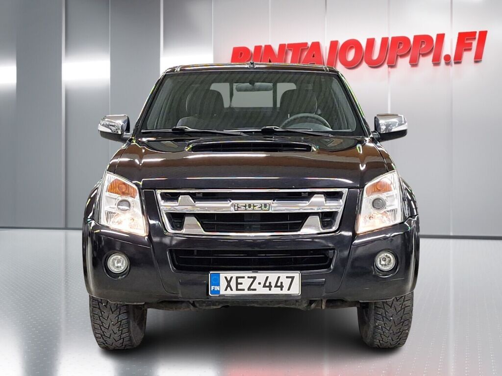 Isuzu D-Max 2012 Musta