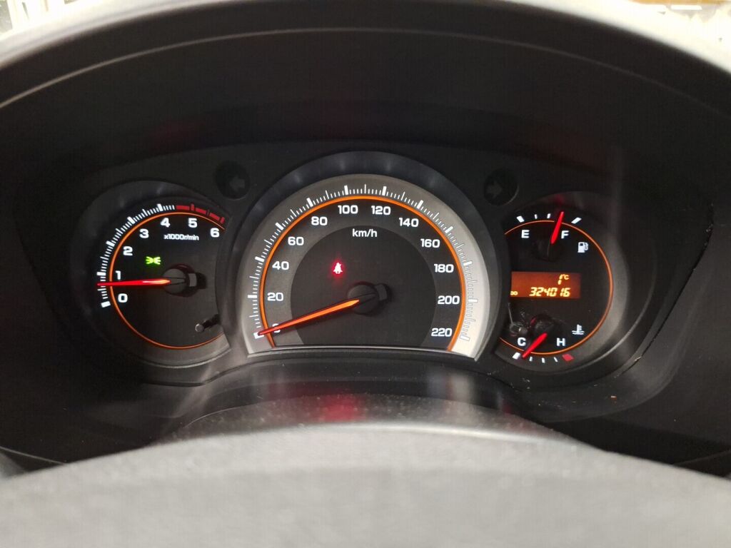 Isuzu D-Max 2012 Musta