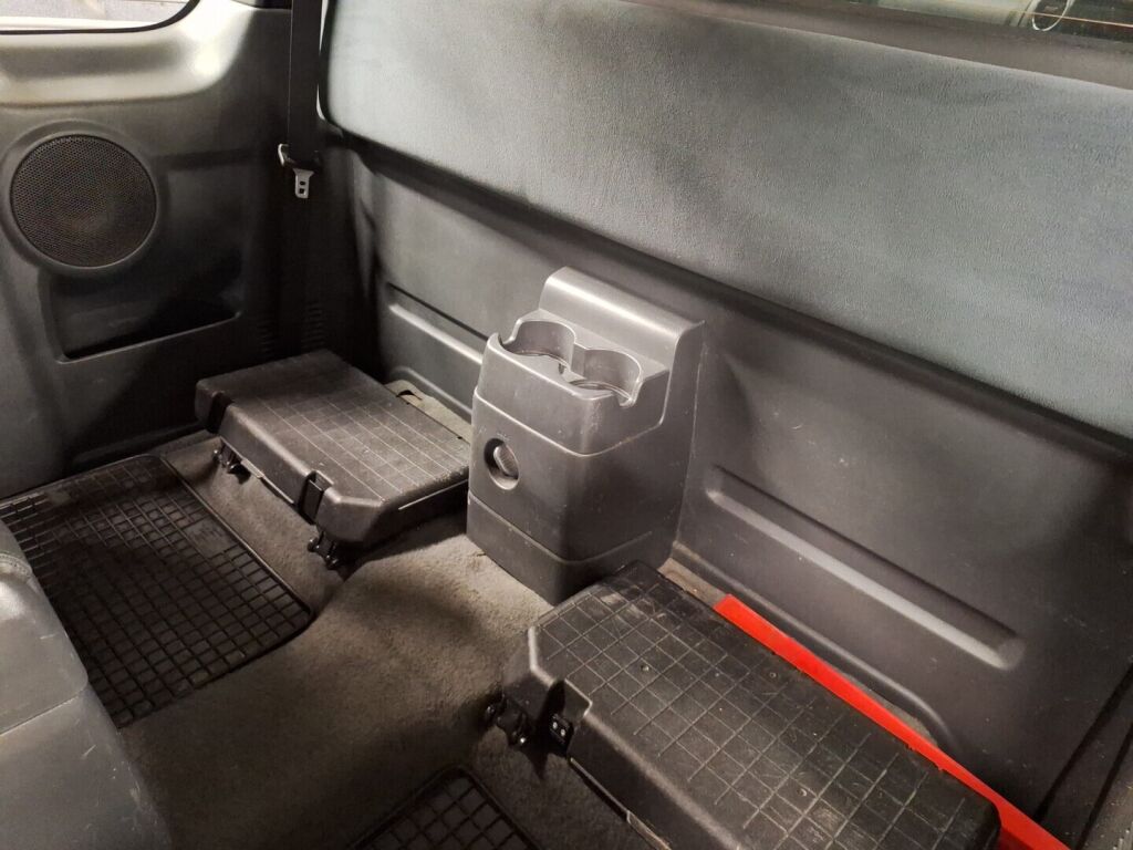 Isuzu D-Max 2012 Musta