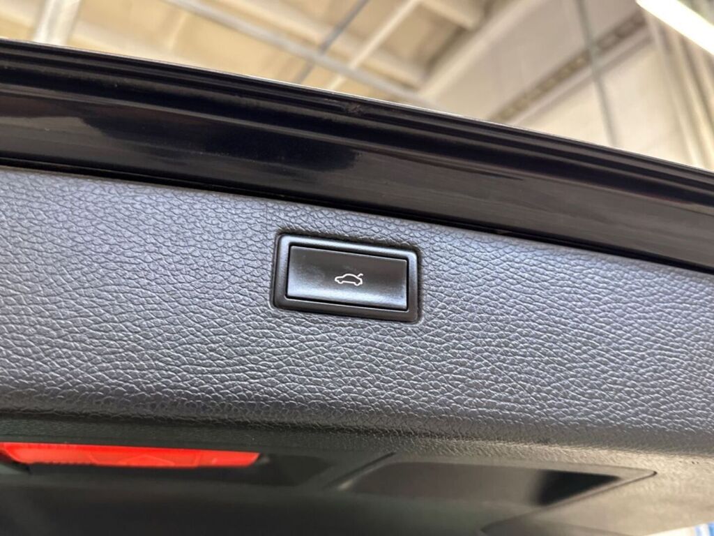 Volkswagen Passat 2011 Musta