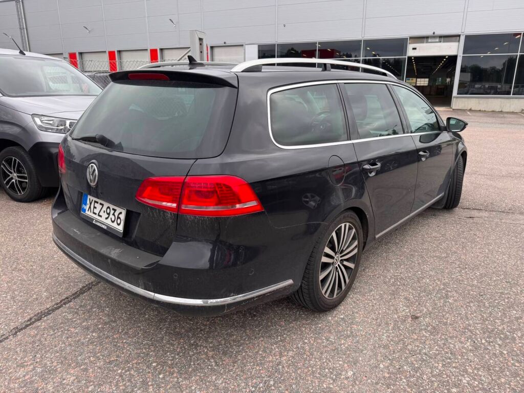 Volkswagen Passat 2011 Musta