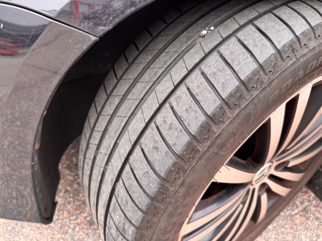 Volkswagen Passat 2011 Musta