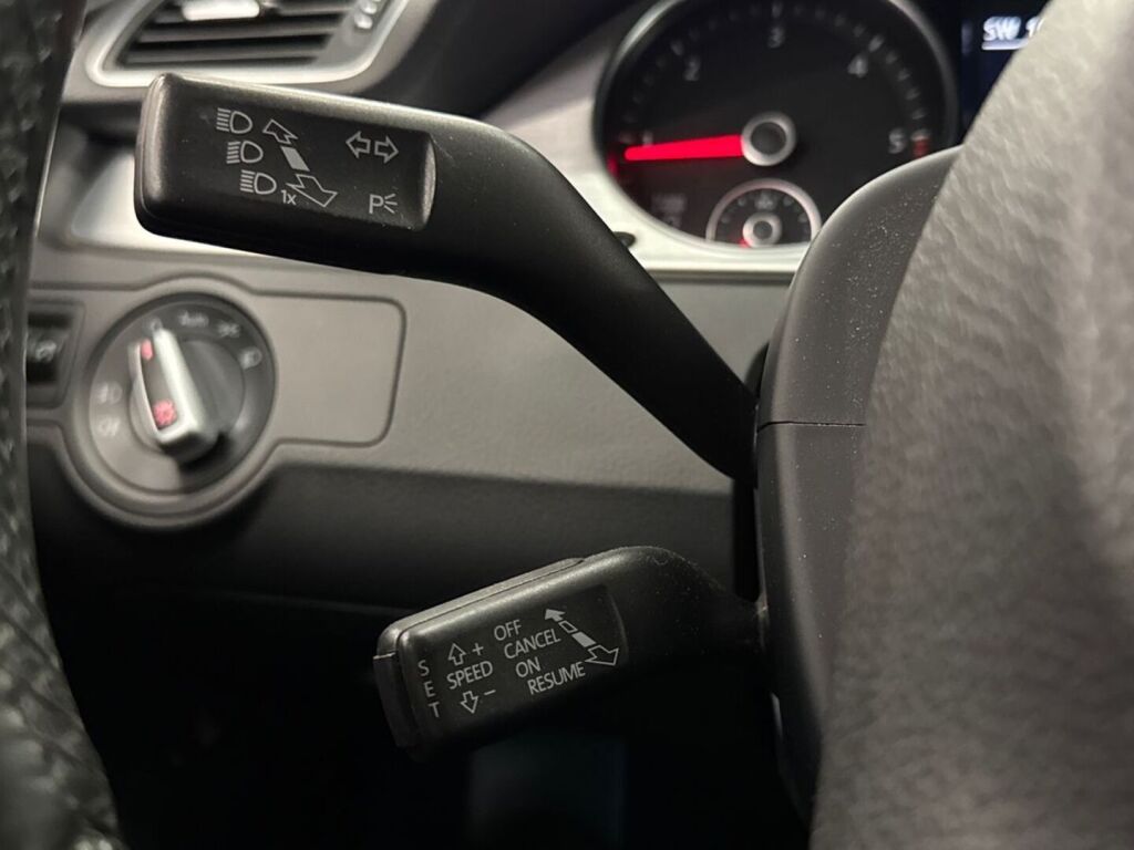 Volkswagen Passat 2011 Musta