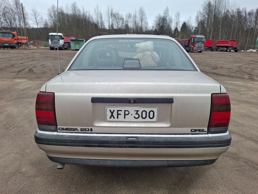 Opel Omega 1993 Harmaa